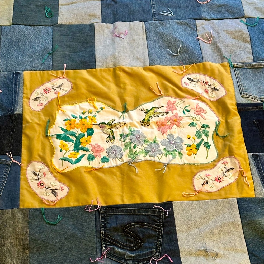 Hand Crafted Quality Home Made Quilt!! 4’5.5x5’11.5 Dimensions